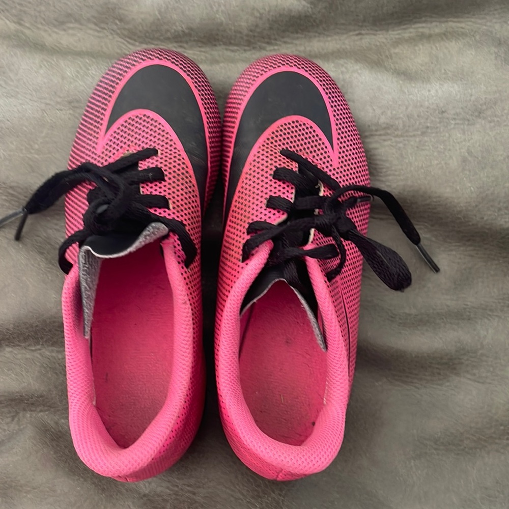 Girls nike soccer cleats